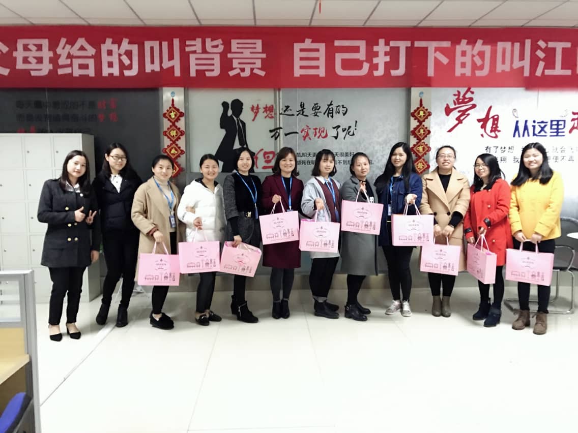 陽春三月的明媚陽光，也遠不及華邦的女神們！